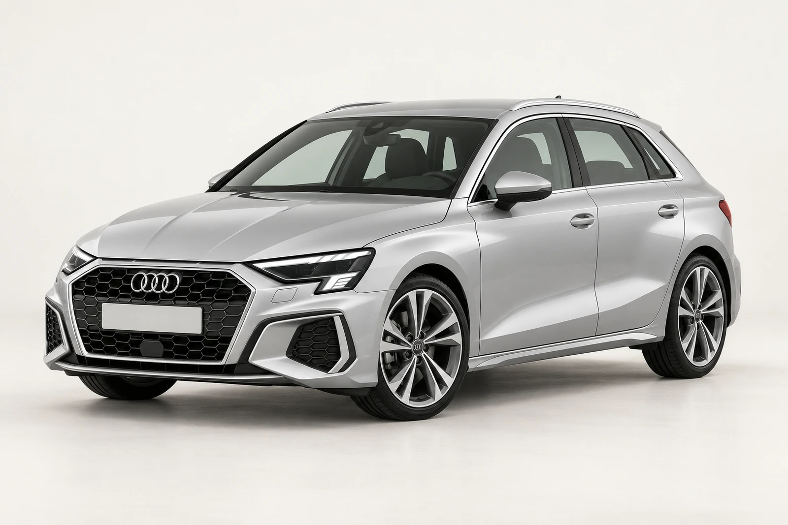 Gestileerd studiobeeld van een zilveren Audi A3 Sportback